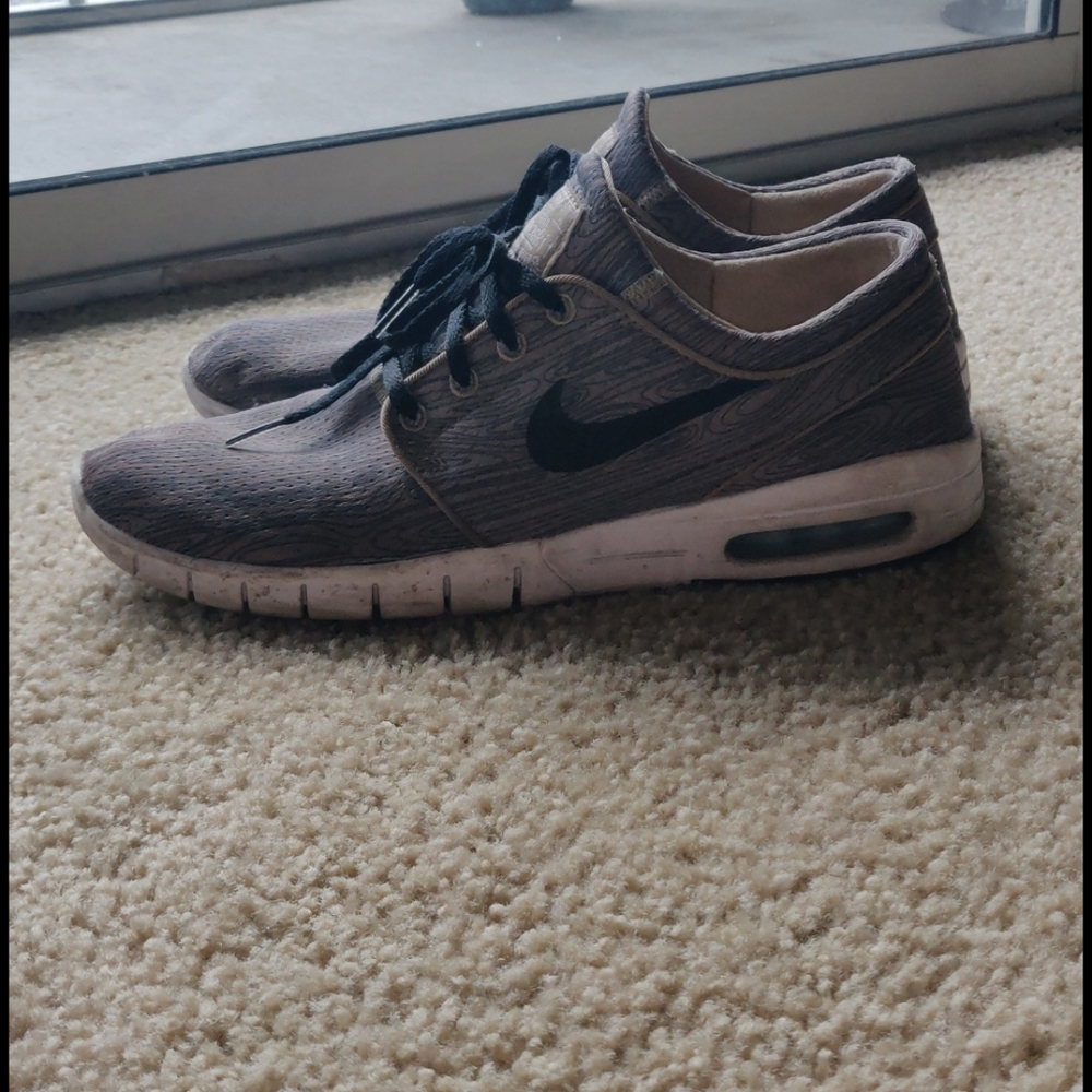 *SOLD* Nike woodgrain stefan Janoski skateboarding shoes